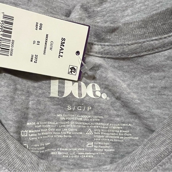 Doe. Plant Mom Cactus Design Women’s Gray Tee (Sz S) - Picture 3 of 5